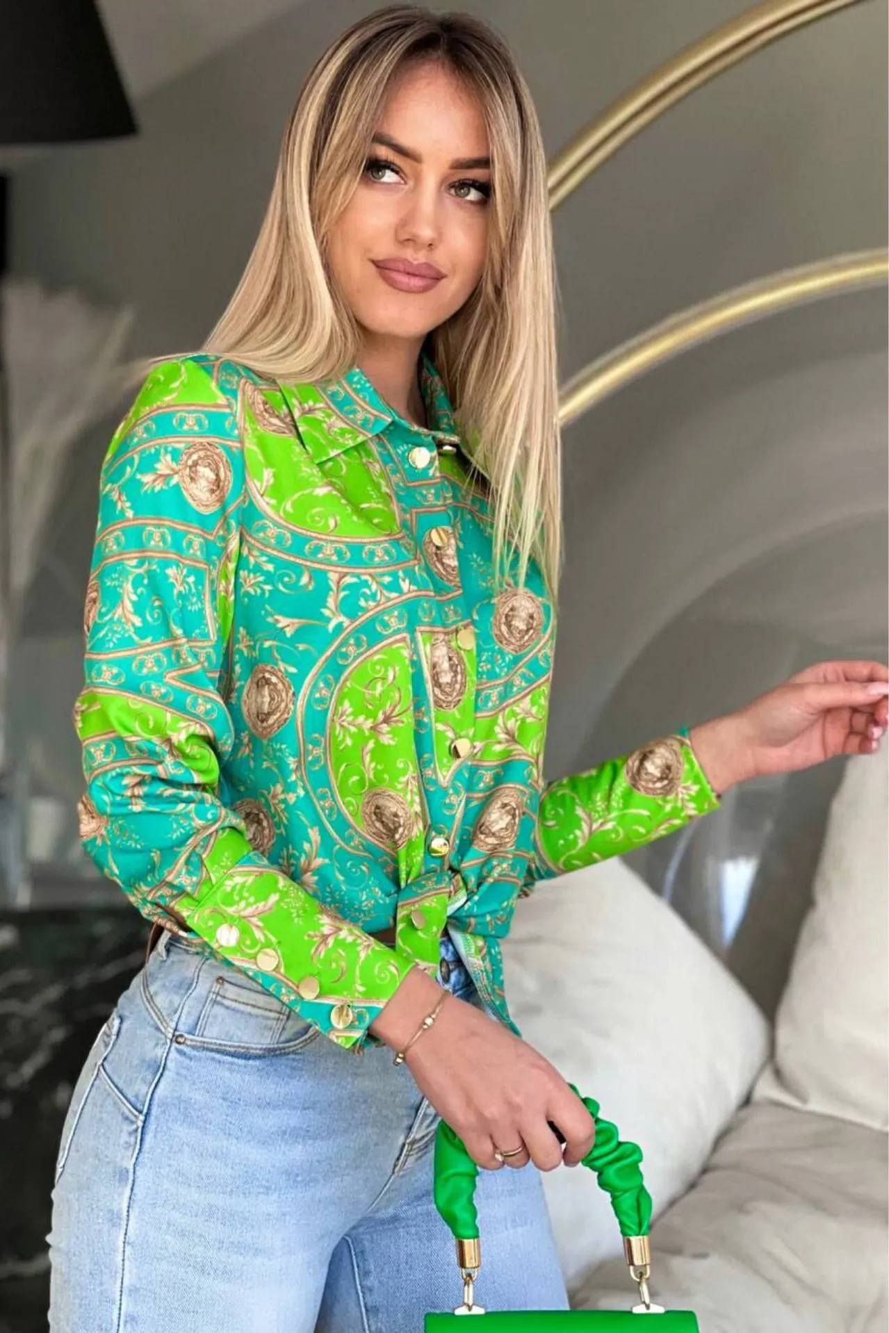 Camicia elegante turchese e verde chiaro a fantasia damascata con bottoni dorati