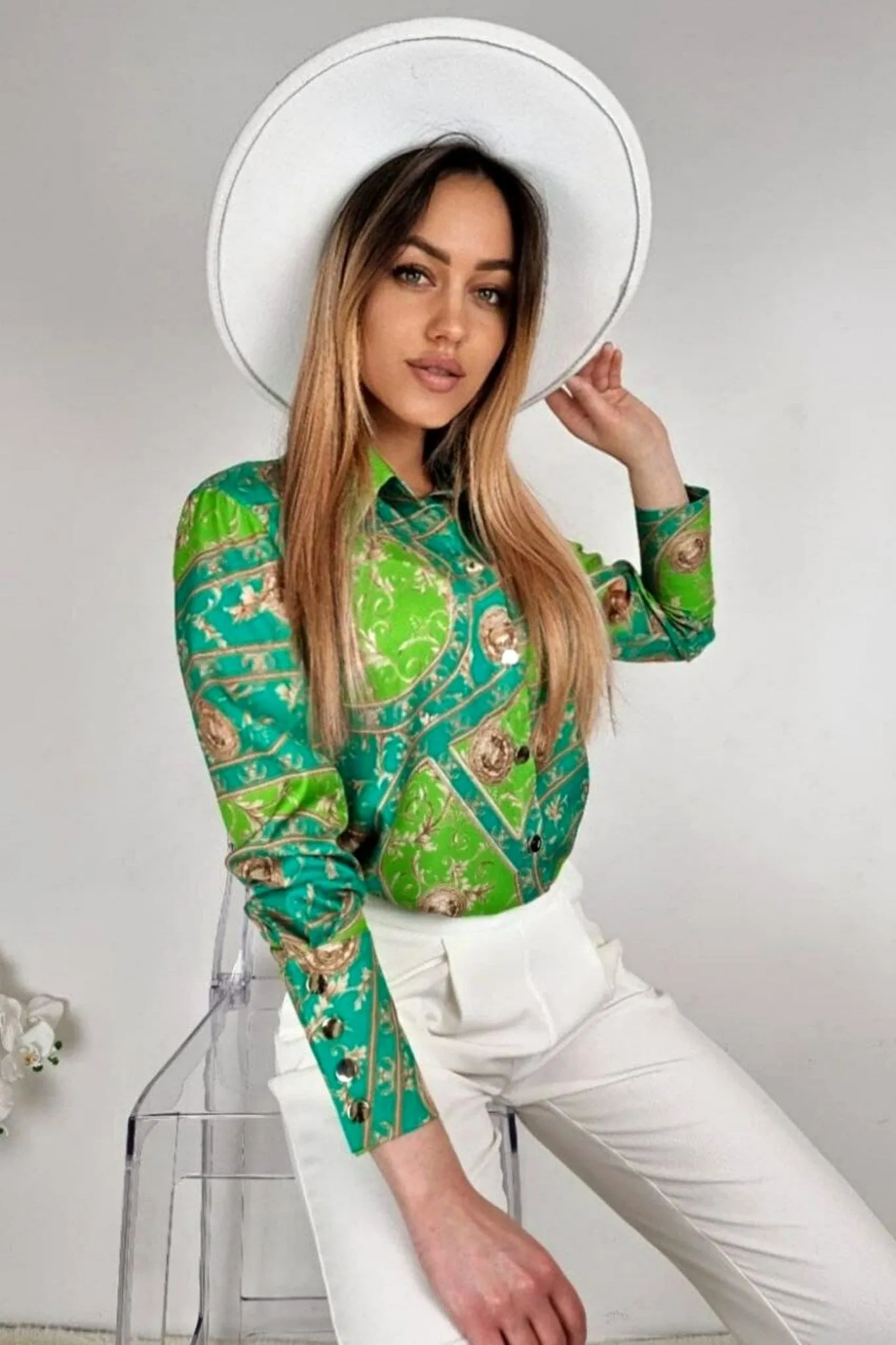 Camicia elegante turchese e verde chiaro a fantasia damascata con bottoni dorati