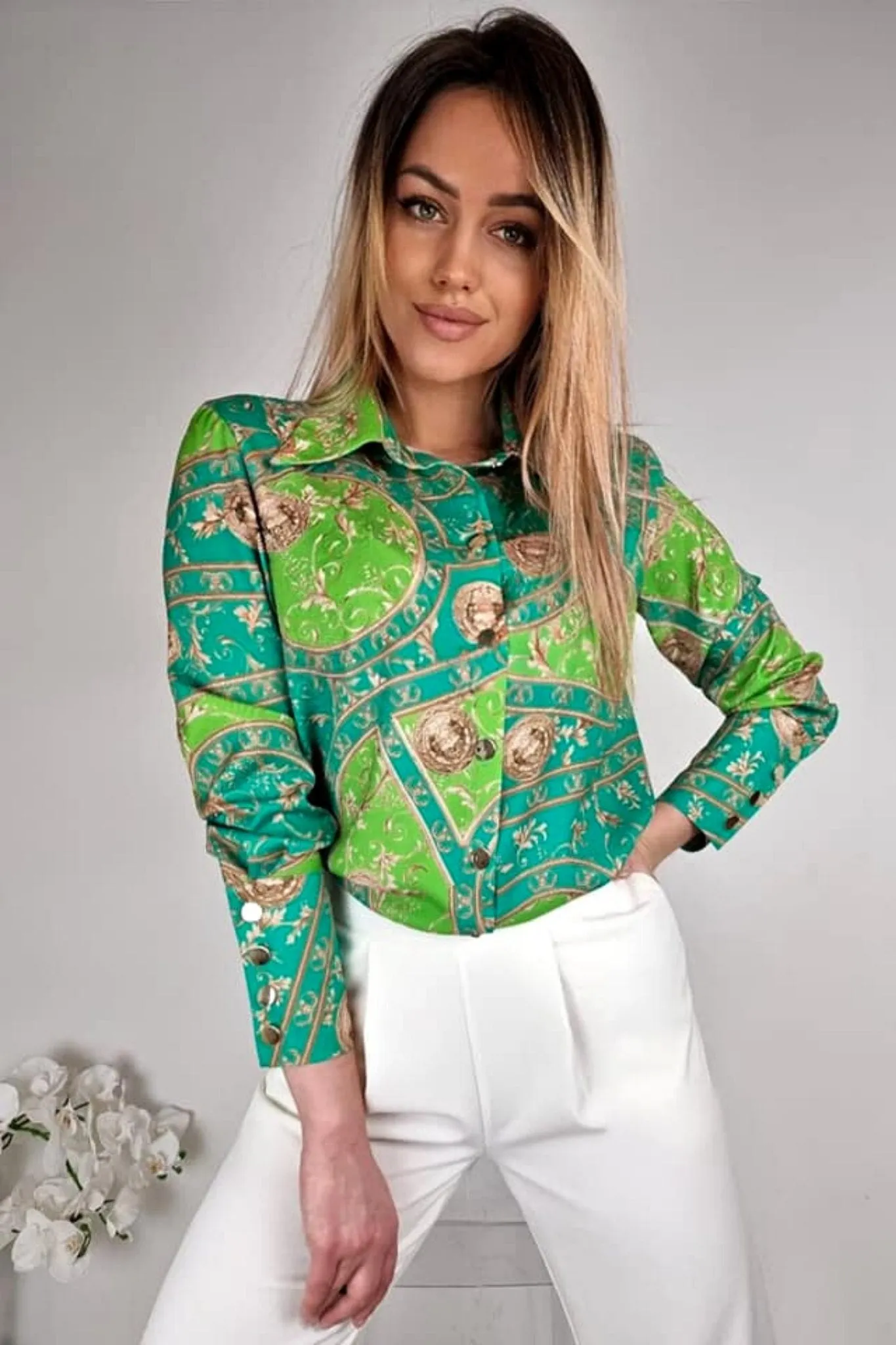 Camicia elegante turchese e verde chiaro a fantasia damascata con bottoni dorati