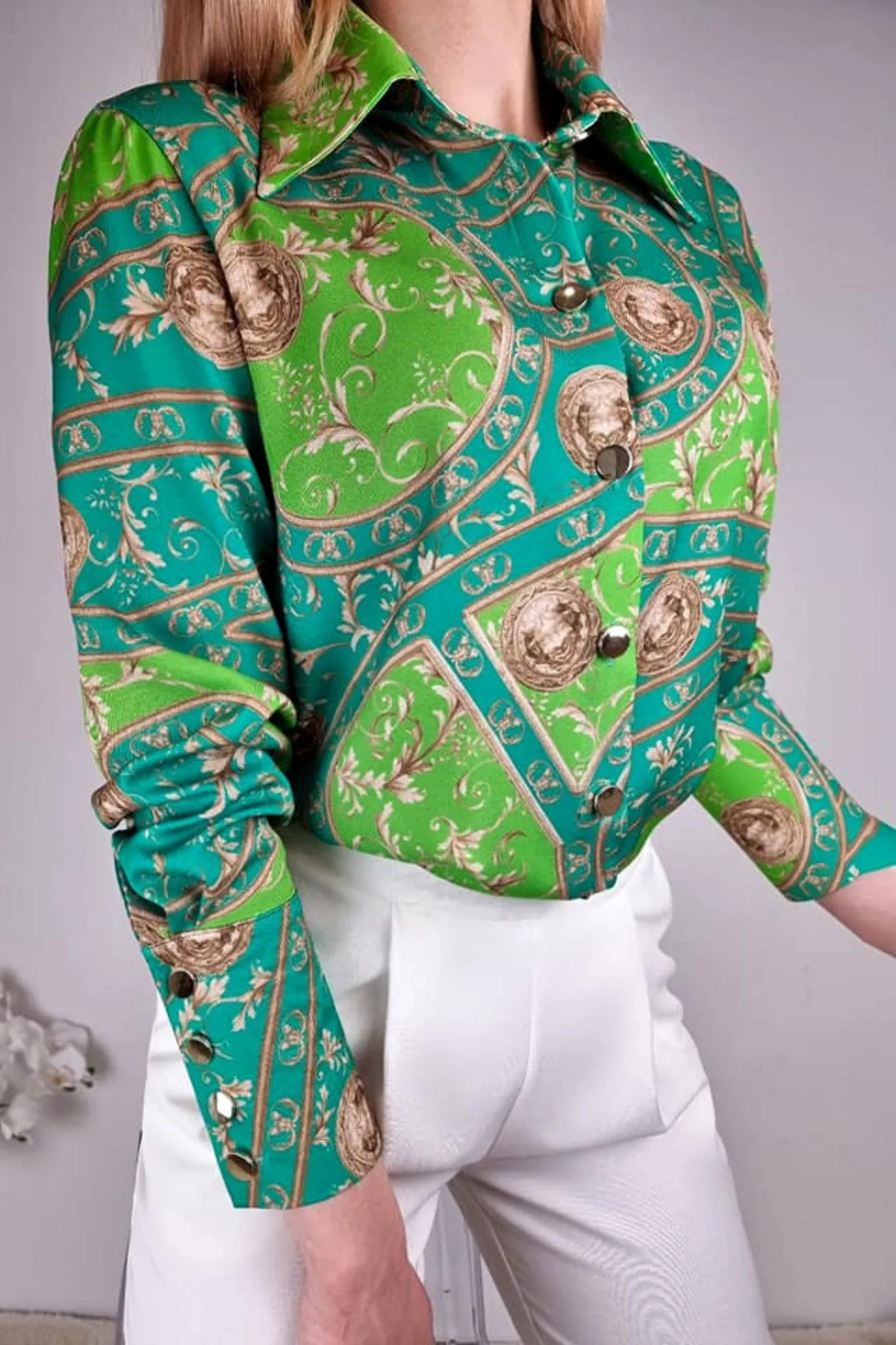 Camicia elegante turchese e verde chiaro a fantasia damascata con bottoni dorati