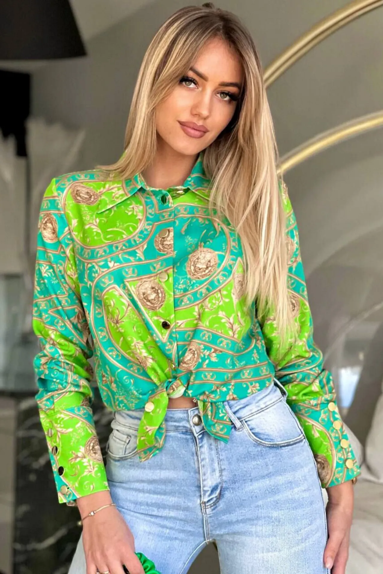 Camicia elegante turchese e verde chiaro a fantasia damascata con bottoni dorati