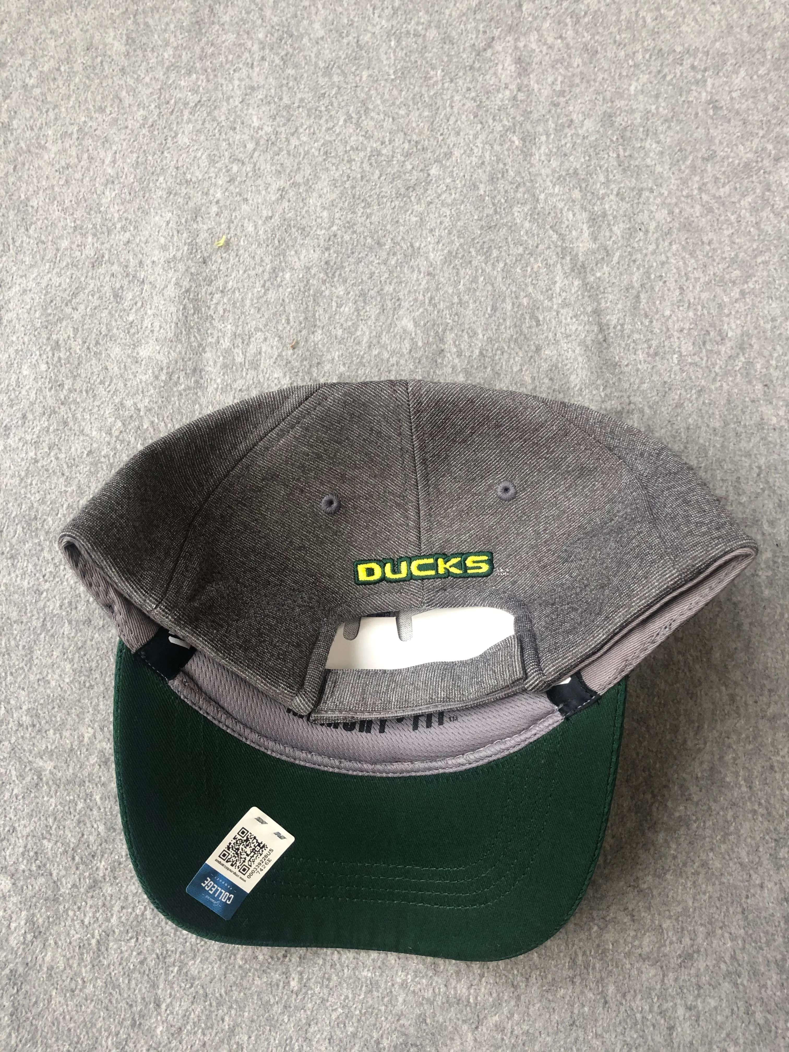 Gray Oregon Ducks Hat With Green Boarder