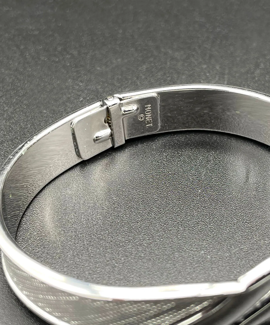 【USA輸入】ヴィンテージ MONET デザイン バングル/Vintage MONET Design Bangle