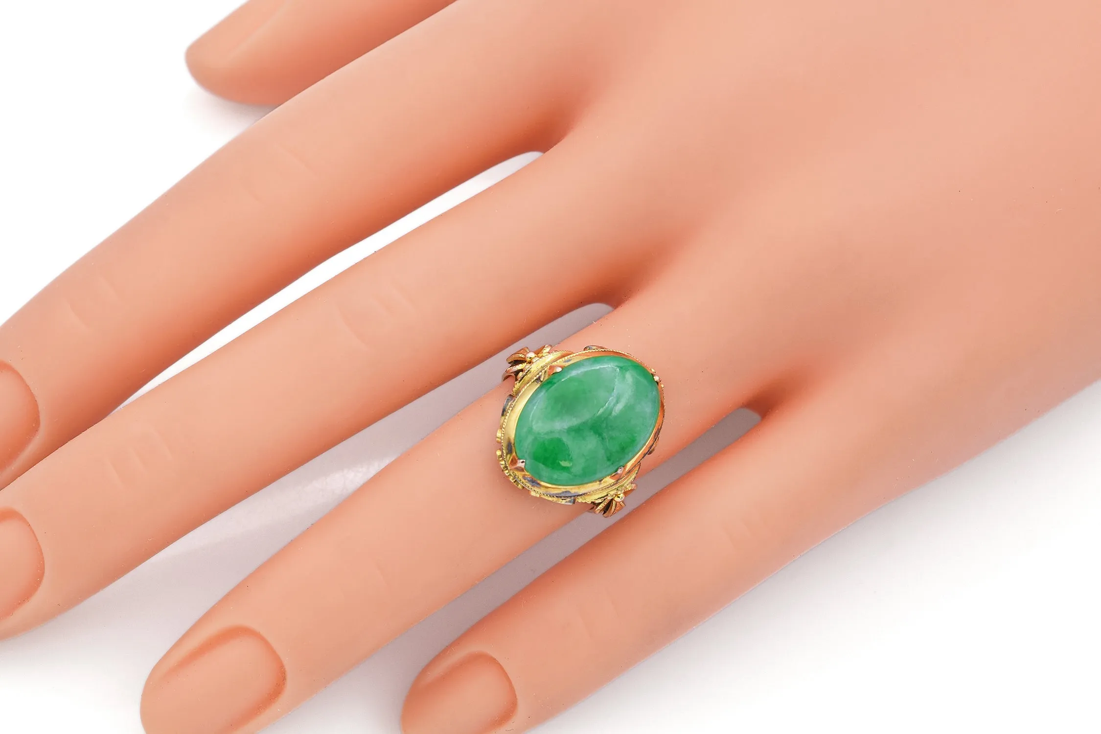 Vintage 12K Yellow Gold 5.85 Ct Green Jade Oval Cabochon Ring Size 4.5